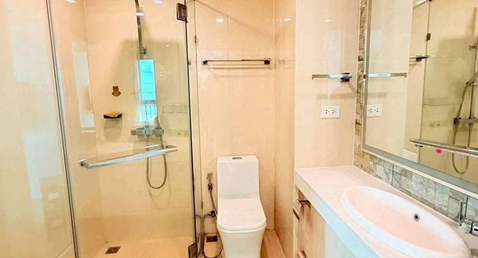 For rent 2 bedrooms condo in Bang Lamung, Chonburi