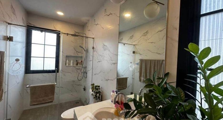 Reihenhaus zur Miete mit 4 Zimmer in Yan Nawa, Bangkok