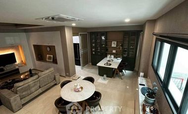 For rent 4 bedrooms townhouse in Yan Nawa, Bangkok