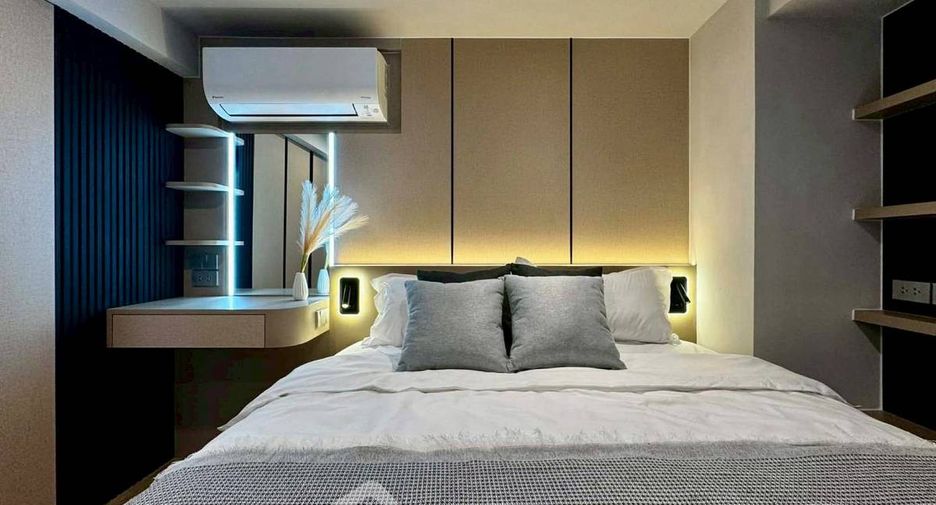 For rent 2 bedrooms condo in Bang Rak, Bangkok