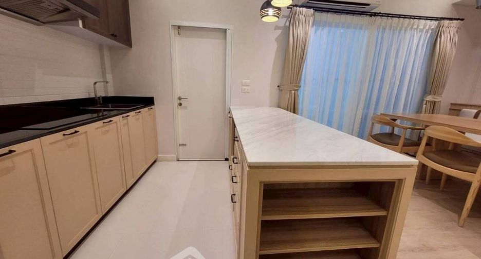Casa adosada en alquiler de 4 habitaciones en Prawet, Bangkok