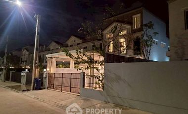 Casa adosada en alquiler de 4 habitaciones en Prawet, Bangkok