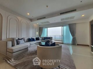 For rent 4 bedrooms condo in Yan Nawa, Bangkok