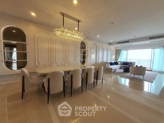 For rent 4 bedrooms condo in Yan Nawa, Bangkok