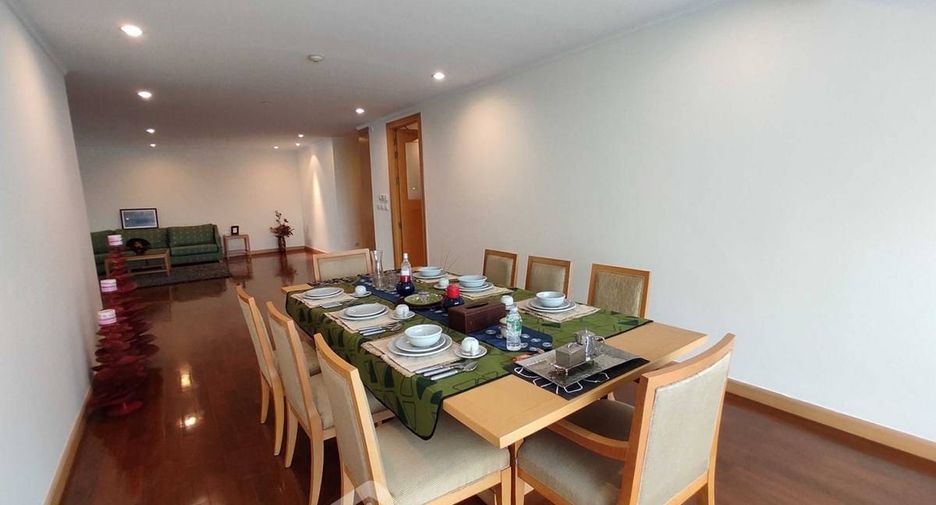 For rent 3 bedrooms apartment in Khlong Toei, Bangkok