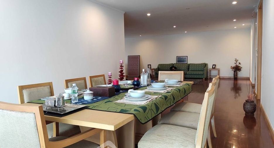 For rent 3 bedrooms apartment in Khlong Toei, Bangkok