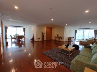 For rent 3 bedrooms apartment in Khlong Toei, Bangkok