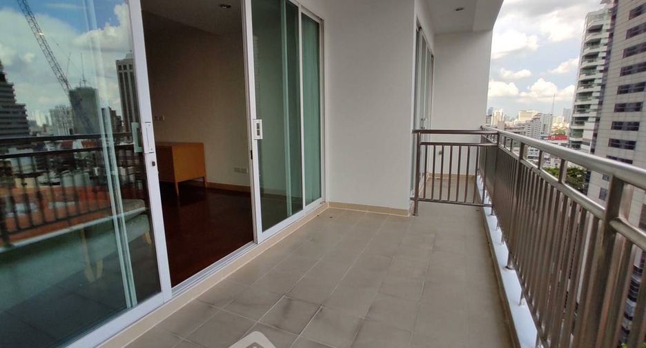 For rent 3 bedrooms apartment in Khlong Toei, Bangkok