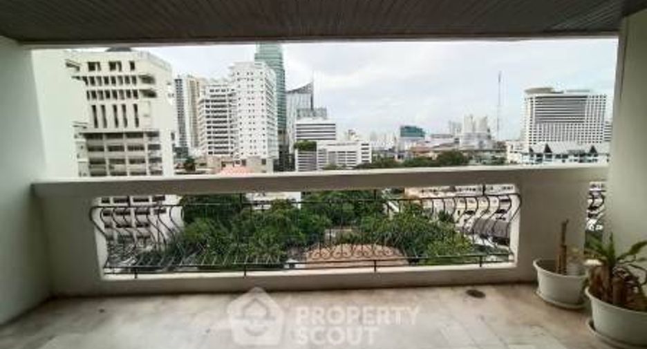 For rent 3 bedrooms condo in Watthana, Bangkok