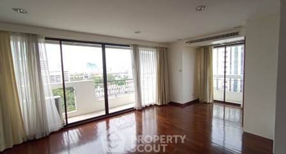 For rent 3 bedrooms condo in Watthana, Bangkok