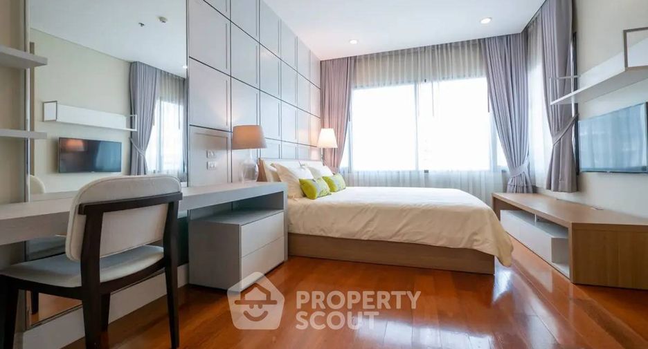 For rent 3 bedrooms condo in Khlong Toei, Bangkok