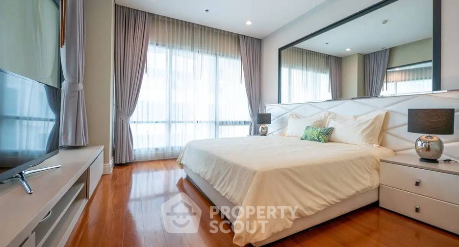 For rent 3 bedrooms condo in Khlong Toei, Bangkok