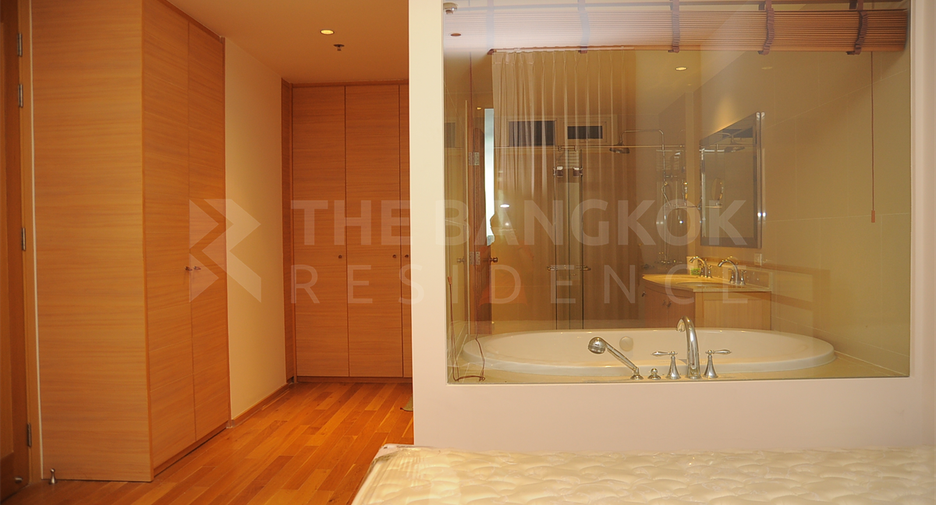 For rent 3 bedrooms condo in Sathon, Bangkok