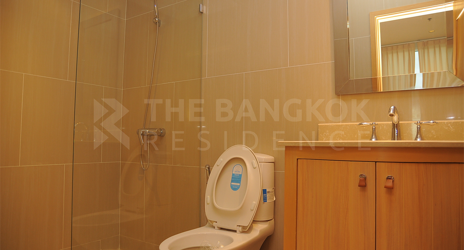 For rent 3 bedrooms condo in Sathon, Bangkok
