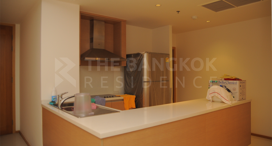 For rent 3 bedrooms condo in Sathon, Bangkok