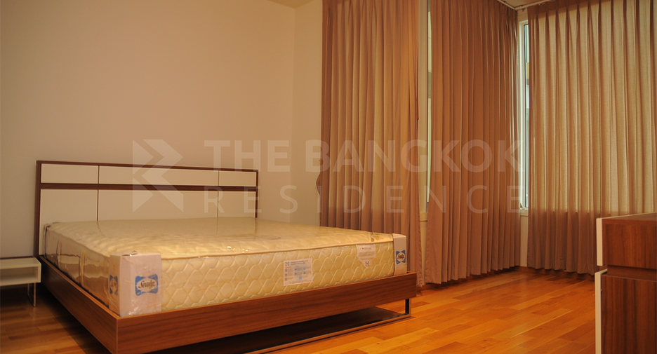 For rent 3 bedrooms condo in Sathon, Bangkok