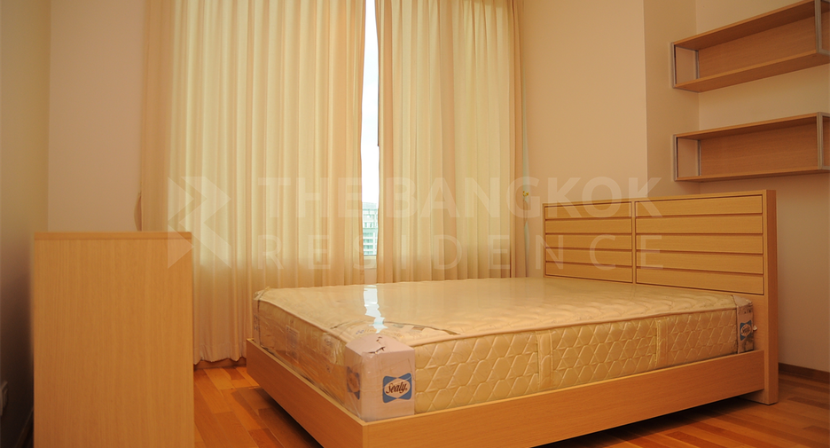 For rent 3 bedrooms condo in Sathon, Bangkok