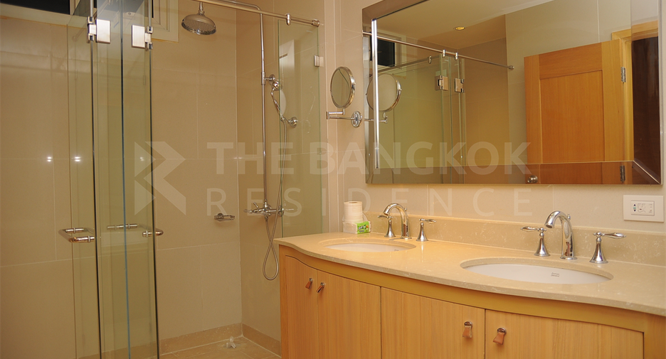 For rent 3 bedrooms condo in Sathon, Bangkok
