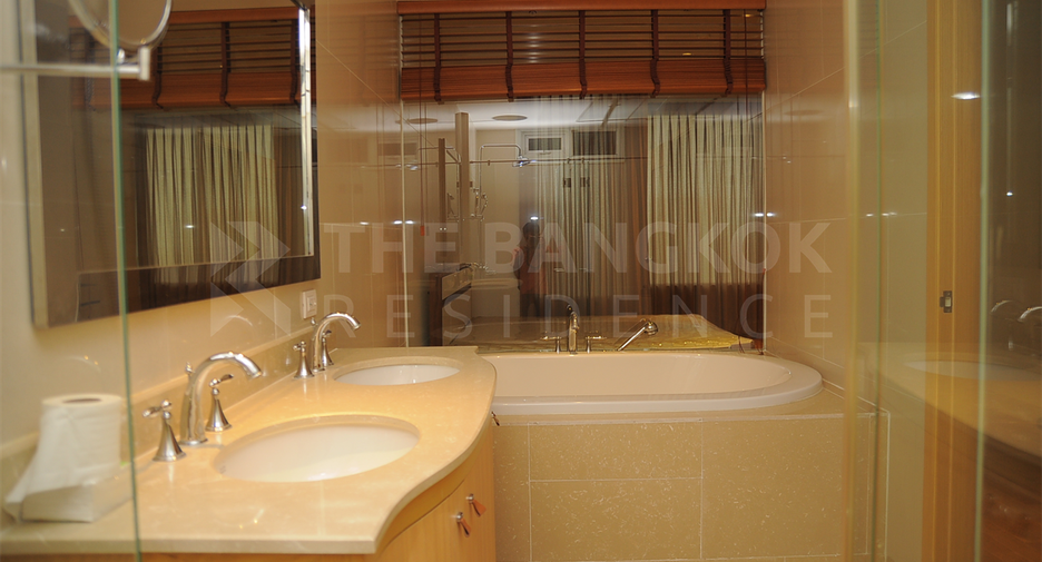 For rent 3 bedrooms condo in Sathon, Bangkok