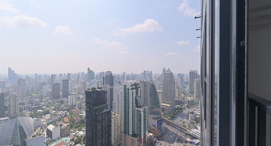 For rent 2 bedrooms condo in Khlong Toei, Bangkok