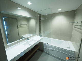 For rent 2 ベッドルーム condo in Phra Khanong, Bangkok