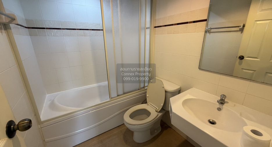 For rent 2 bedrooms condo in Yan Nawa, Bangkok