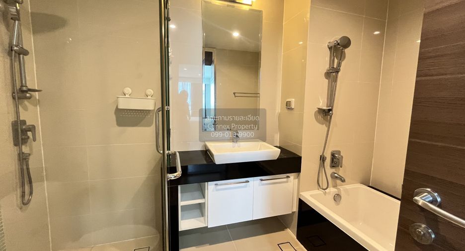 For rent 2 bedrooms condo in Yan Nawa, Bangkok