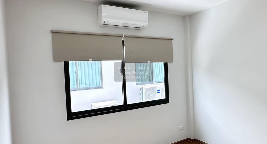 Casa adosada en alquiler de 3 habitaciones en Bang Phli, Samut Prakan