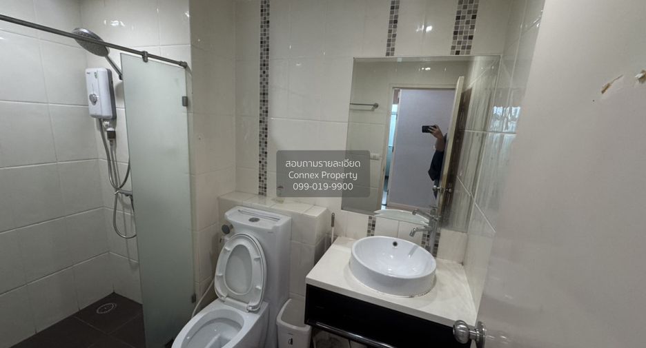 For rent 2 bedrooms condo in Bang Rak, Bangkok