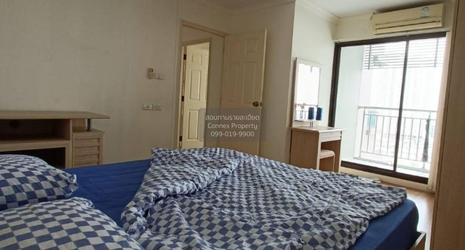 For rent 2 bedrooms condo in Yan Nawa, Bangkok