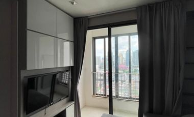 For rent 2 bedrooms condo in Huai Khwang, Bangkok