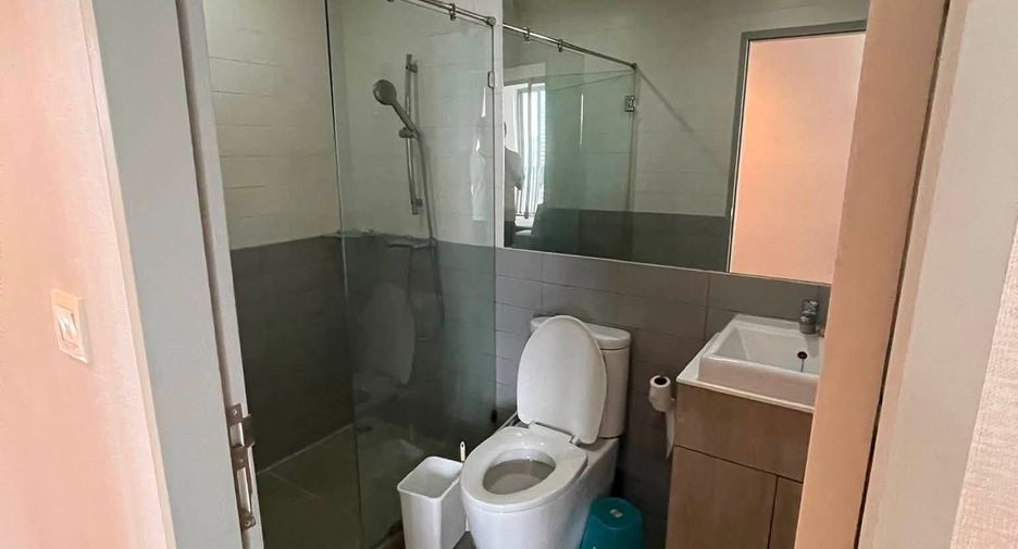 For rent 2 bedrooms condo in Huai Khwang, Bangkok