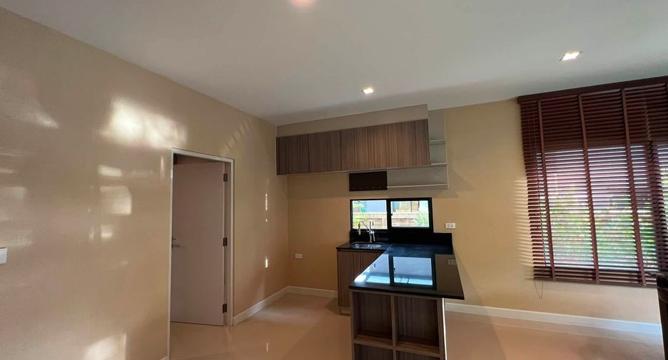 Casa en alquiler de 4 habitaciones en Bang Phli, Samut Prakan