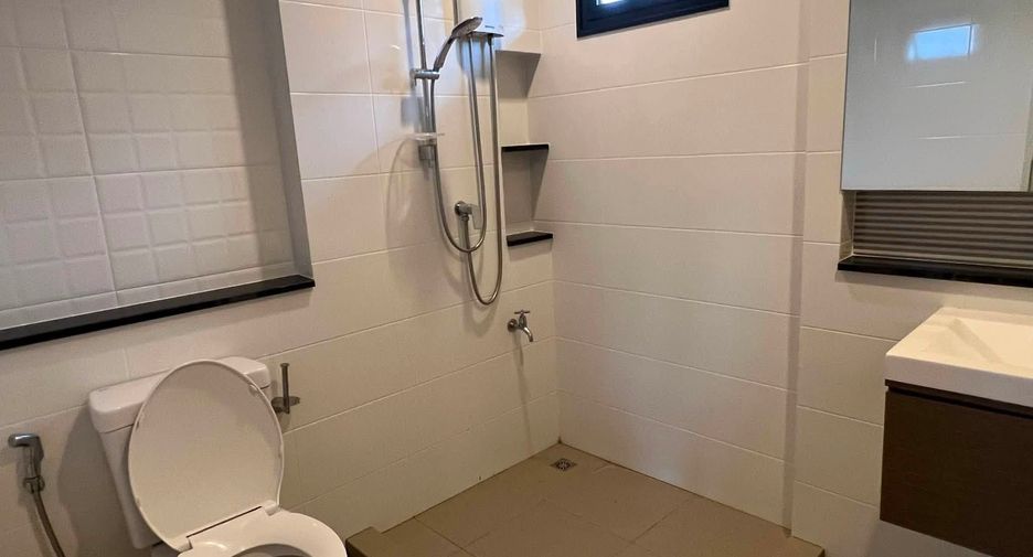 Casa en alquiler de 4 habitaciones en Bang Phli, Samut Prakan