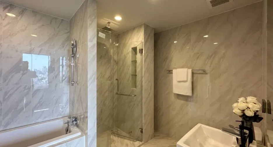 For rent 1 bed condo in Khlong Toei, Bangkok