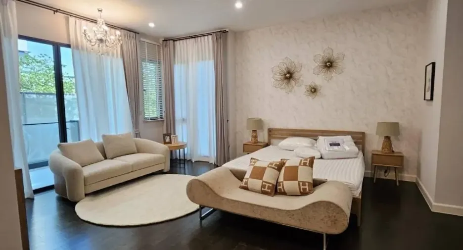 Haus zum Kauf mit 5 Zimmer in Bang Kapi, Bangkok