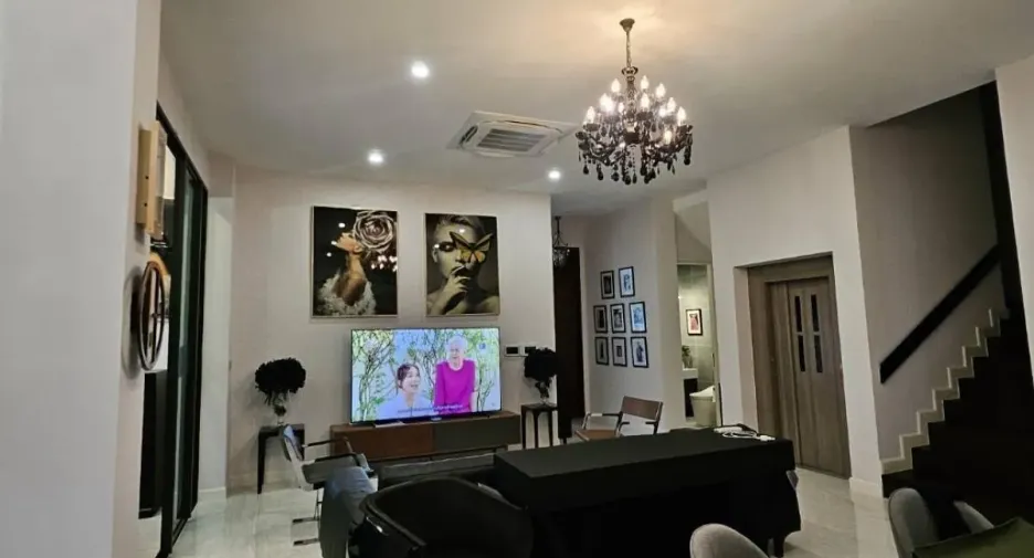 Haus zum Kauf mit 5 Zimmer in Bang Kapi, Bangkok
