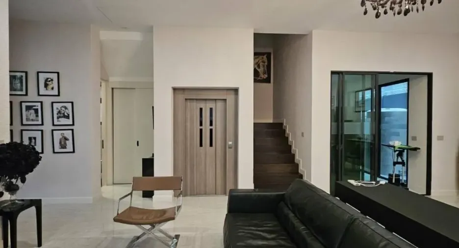 Haus zum Kauf mit 5 Zimmer in Bang Kapi, Bangkok