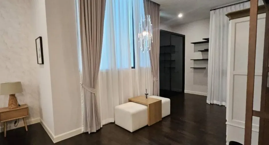 Haus zum Kauf mit 5 Zimmer in Bang Kapi, Bangkok