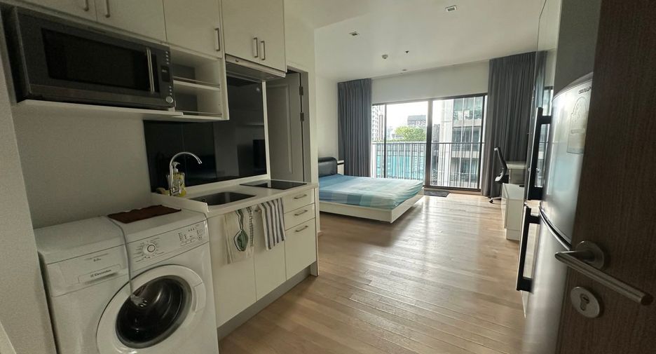 For rent studio condo in Khlong Toei, Bangkok