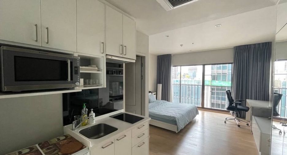 For rent studio condo in Khlong Toei, Bangkok