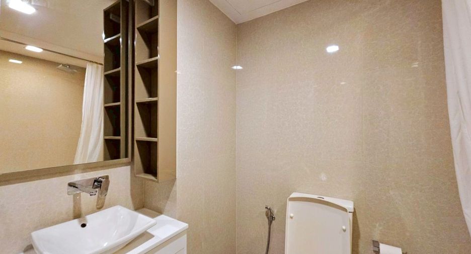 For rent and for sale 1 bed condo in Khlong Toei, Bangkok