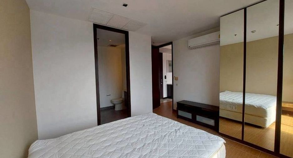 For rent 2 bedrooms condo in Yan Nawa, Bangkok