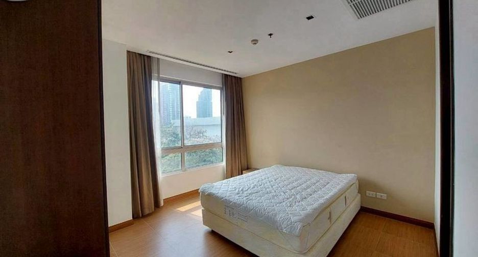 For rent 2 bedrooms condo in Yan Nawa, Bangkok