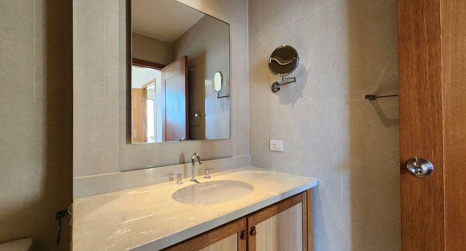 For rent and for sale 1 bed condo in Khlong Toei, Bangkok
