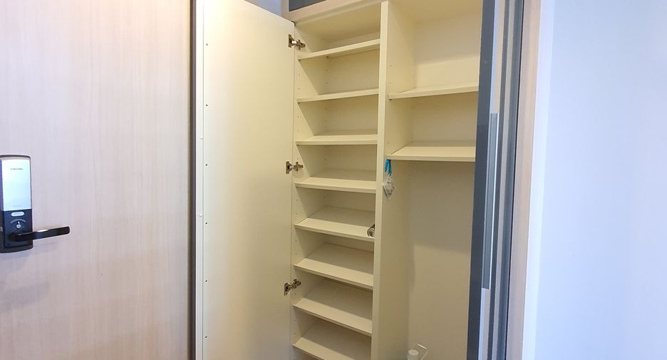For rent and for sale 1 bed condo in Watthana, Bangkok