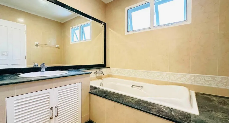 For rent 3 bedrooms house in San Sai, Chiang Mai