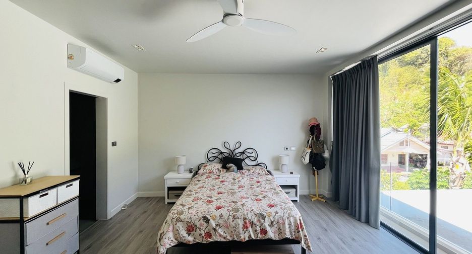 For rent 3 bedrooms villa in Mueang Phuket, Phuket