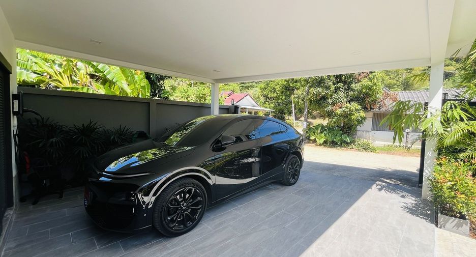 For rent 3 bedrooms villa in Mueang Phuket, Phuket