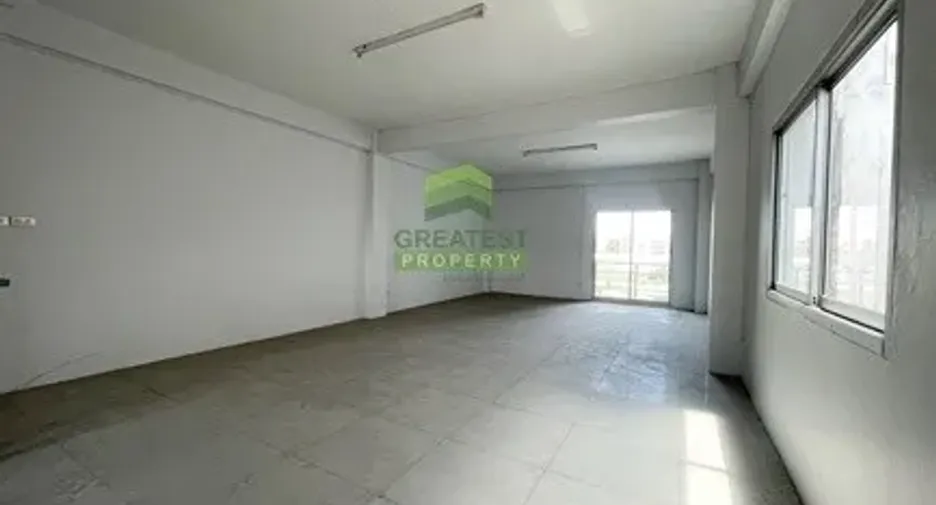 Büro zum Kauf in Krathum Baen, Samut Sakhon